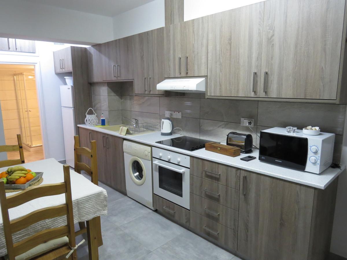 Adonis Apartment Paphos Exterior foto